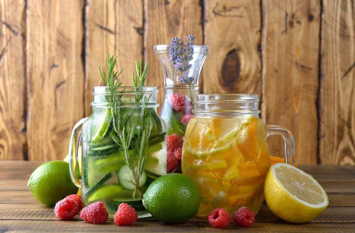 Acqua Detox: tutti i vantaggi e le ricette dell’acqua depurativa da preparare in casa