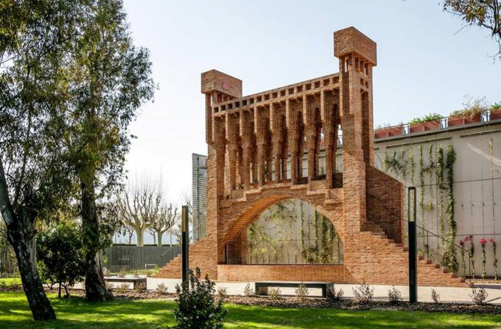 Barcellona, ricostruita la Fontana di Gaudí distrutta 70 anni fa - In a Bottle