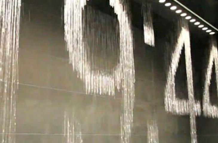 E a Osaka l'acqua segna le ore della stazione con il Water Display