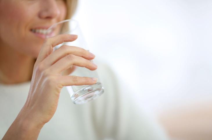 Acqua e Carnevale: il segreto dell’idratazione contro gli eccessi delle feste