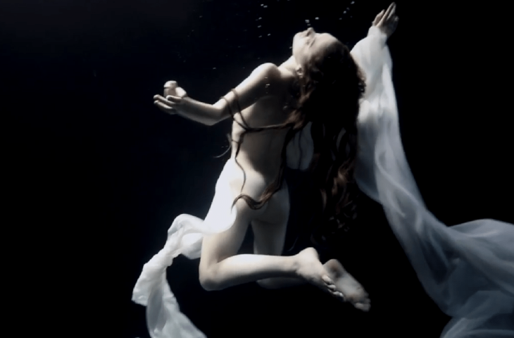 Jose G Cano, il fotografo che ritrae le donne sott'acqua 