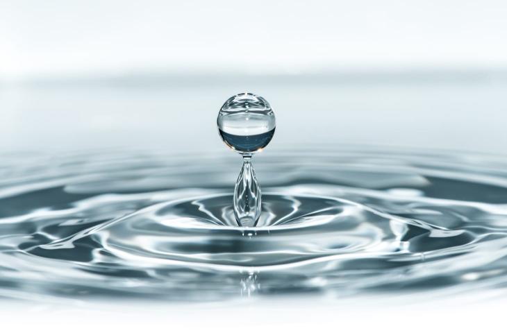 Se le gocce d'acqua danzano come ballerine - In a Bottle
