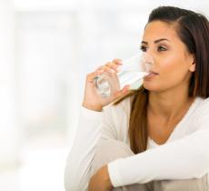 Come bere più acqua in inverno? I consigli per stimolare la sete