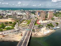 A Lagos, 2 milioni di pendolari si spostano...in acqua