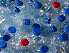 Le 7 regole di Corepla per il riciclo in vacanza