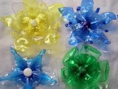 Come realizzare vasi e fiori con bottiglie di plastica