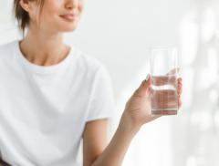 L'acqua e l'alimentazione corretta per la depurazione del fegato