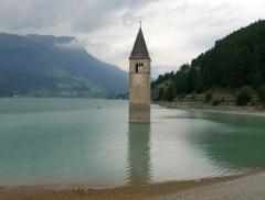 Curon, storia e leggenda del campanile che emerge dal lago - In a Bottle