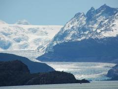 Iceberg si stacca dal ghiacciaio Grey in Cile 