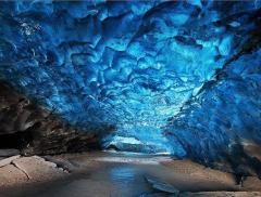 Le cave di ghiaccio islandesi che incantano il mondo 