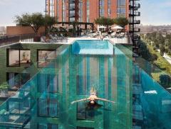 Sky Pool, arriva a Londra la prima piscina sospesa nel vuoto