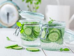 Scopri tutti i benefici dell'acqua al cetriolo