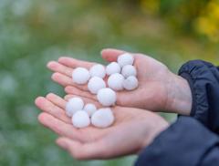 Distesa di Palle di Ghiaccio trovate in Finlandia Durante Escursione – In a Bottle