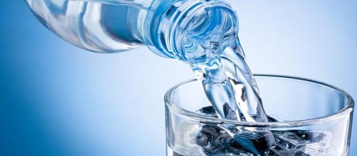 Il 60% degli inglesi beve solo un bicchiere d'acqua al giorno