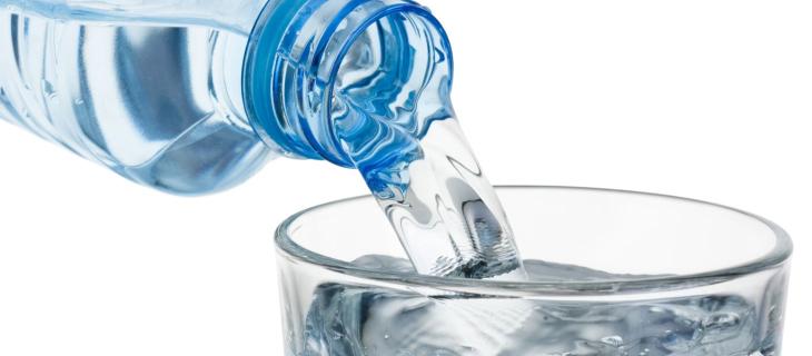 Bere acqua e sale al mattino fa bene?