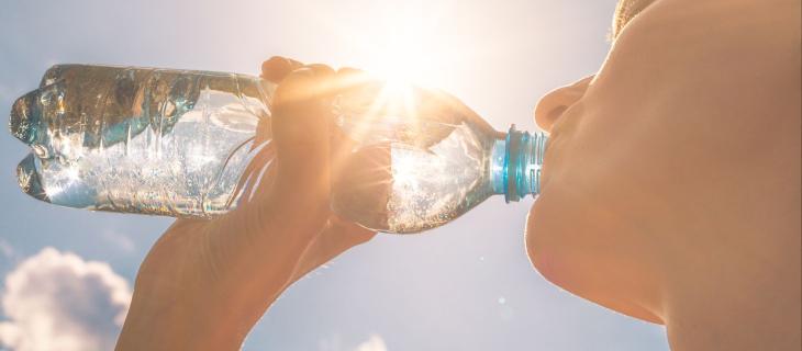 Labbra screpolate: bere acqua e altri rimedi