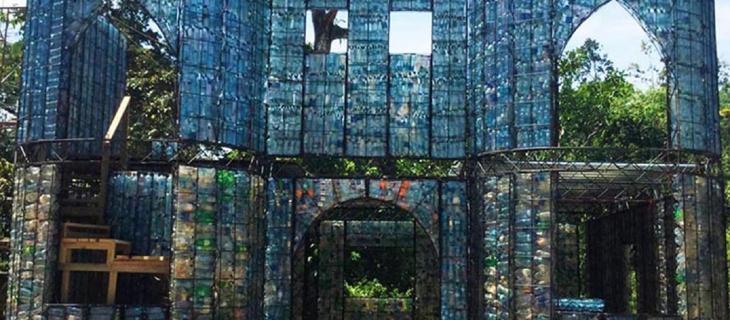 A Panama il primo villaggio al mondo costruito con un milione di bottiglie di plastica_alt tag