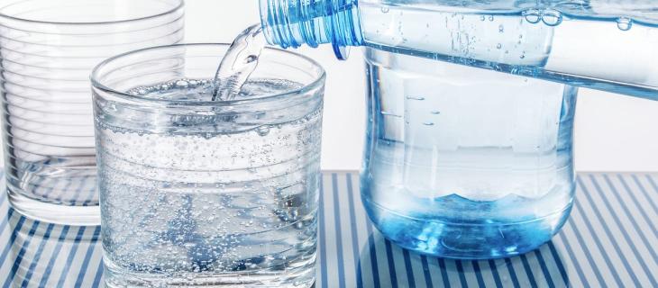 Agli italiani piace l'acqua minerale 