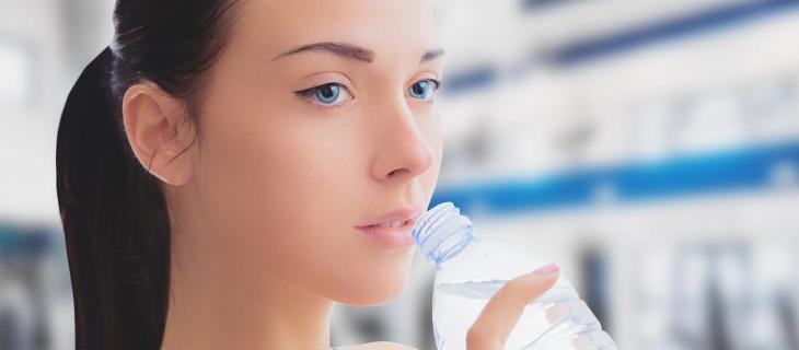 Quali sono i benefici di bere acqua per la cistite?