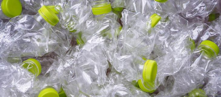 Come rafforzare il cemento con le bottiglie di plastica 
