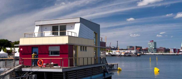 Dalla Francia all’Olanda, passando per l’Italia: ecco le Houseboat, la nuova frontiera del turismo acquatico - In a Bottle