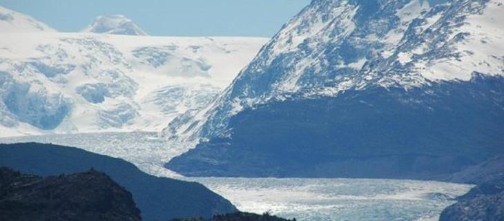 Iceberg si stacca dal ghiacciaio Grey in Cile 