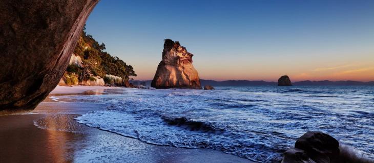 Nuova Zelanda, lì dove l’acqua diventa blu fosforescente - In a Bottle
