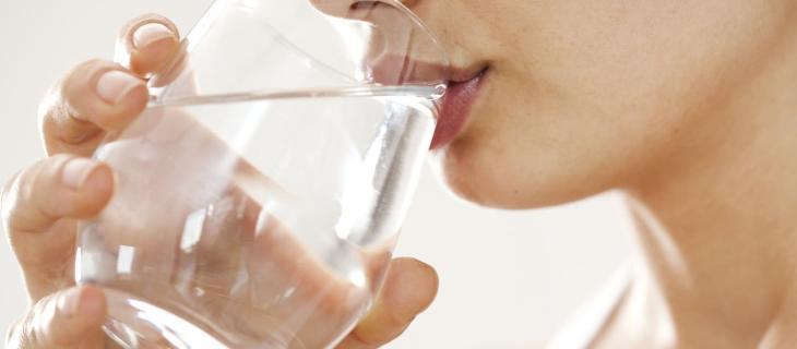 Sete notturna: cause, rimedi e come prevenirla per adulti e bambini